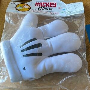 Disney Mickey Mouse Light Up Mitt NWT